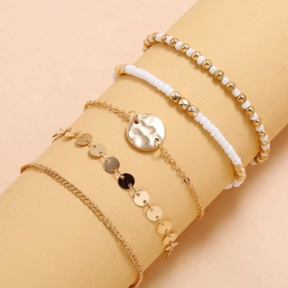 🔴5 Piece Boho Style Beaded White,Gold, & Pearl Bracelets-Perfect Stackable Set​ - Picture 3 of 3